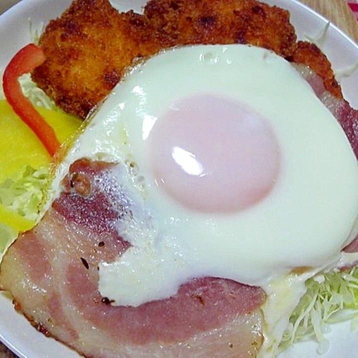 チキンカツ添えベーコンエッグ丼